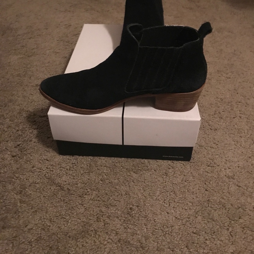 Black Dolce Vita booties size 7.5